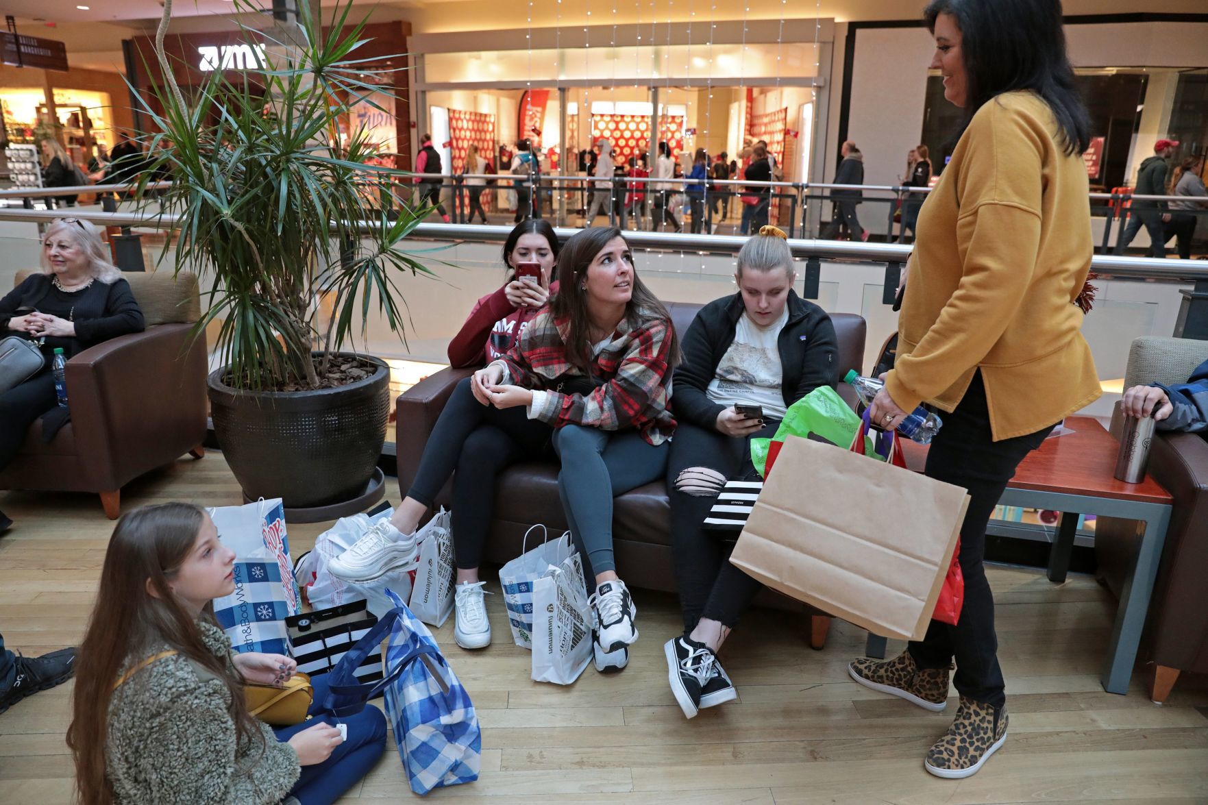Shoppers search for Black Friday bargains around St. Louis